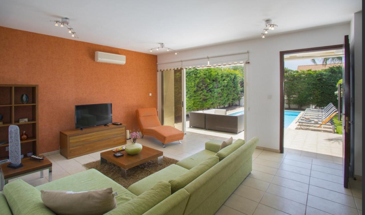 Soothing Sunset Villa With Private Pool, 200M From The Beach 皮尔瓦利亚 外观 照片